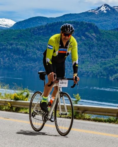 Carlos Guerra en competencia de ciclismo